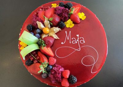 Tort urodzinowy dla dziewczynki robiony na zamówienie - cukiernia Słodki Wentzl Kraków
