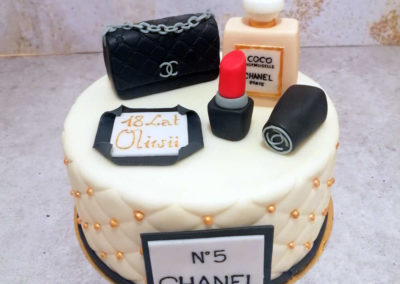 Elegancki tort na specjalne zamówienie dla eleganckiej kobiety Chanel - cukiernia Słodki Wentzl Kraków